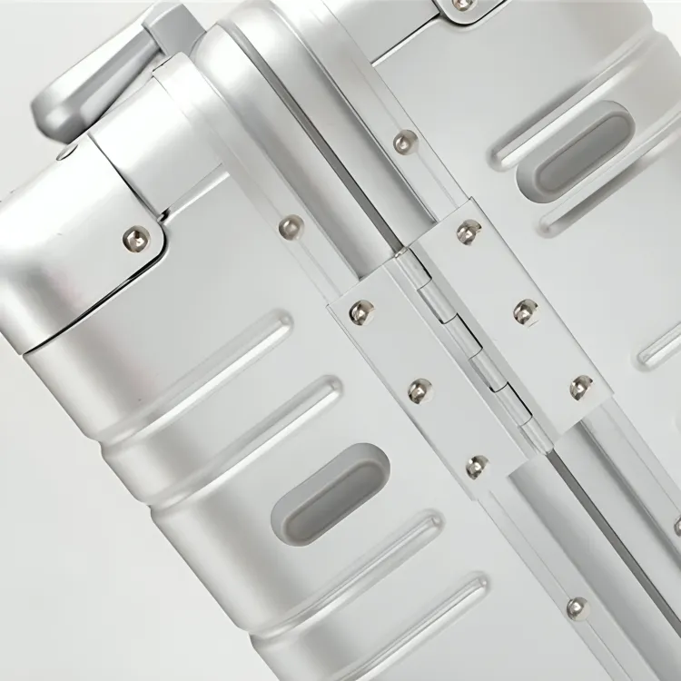 The Explorer Aluminum Suitcase Black
