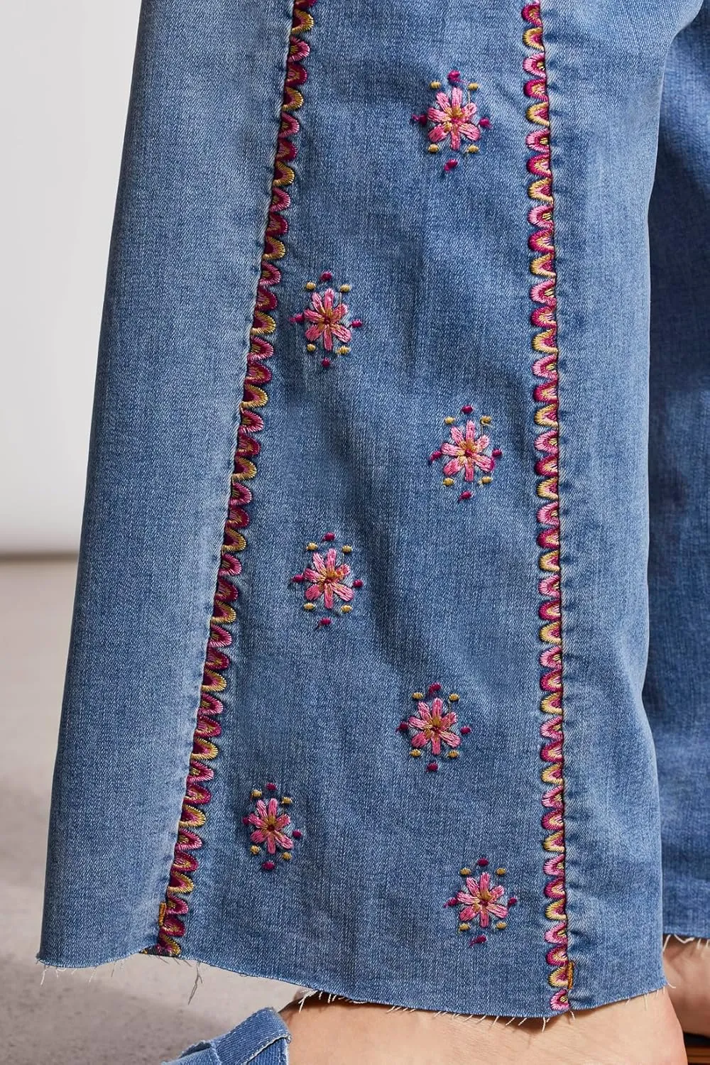 Tribal Women's Brooke Hugging Jeans W/Side Emb