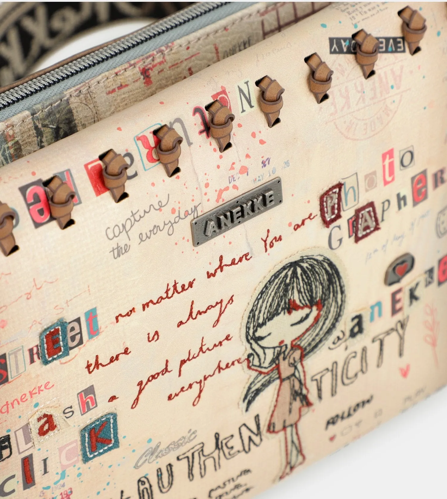 Voice-controlled crossbody bag with a Authenticity International delivery flap